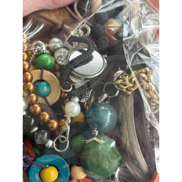 Mixed Jewelry Lot For Art & Craft Beads & Chains 3 Lbs 8 Oz Assorted Colors & Ma - Picture 9 of 13